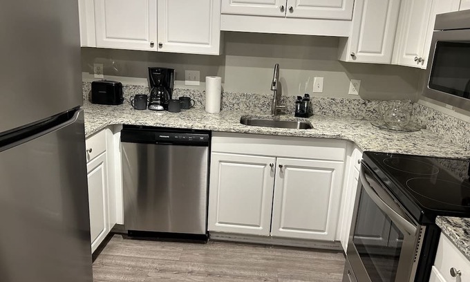 Burlington Apartamento | Peaceful Two Bedroom Two Bath