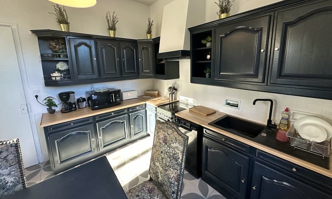 Saint-Florentin Casa | Homerez - Big house for 11 ppl. with garden and terrace at Saint-Florentin