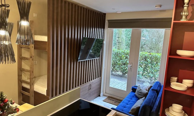 Municipality of Oisterwijk Apartamento | Welcome to our cozy Tiny House Ven, a charming space of 25m²