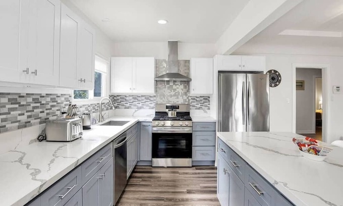 Mid City Cabaña | South Sycamore by Avantstay Centrally Located