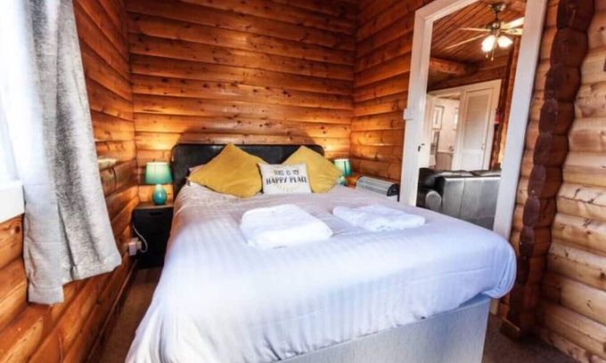 Ffestiniog Cabina | Mountain View 3 Bed Log Cabin in Snowdonia