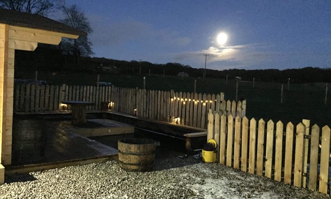 Chesterfield Cabina | Cosy 1-Bed Farm Stay Cabin