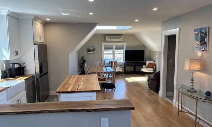 Cohasset Casa | New just minutes to Nantasket Beach and next door to a Cohasset top restaurant