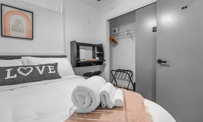 Minor Casa | cozy- work friendly home in heart of Seattle