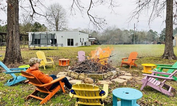 Livingston Otro | Peaceful Ranch for Starviewing, Fire Pit, Spa, Feed the cow's treats.