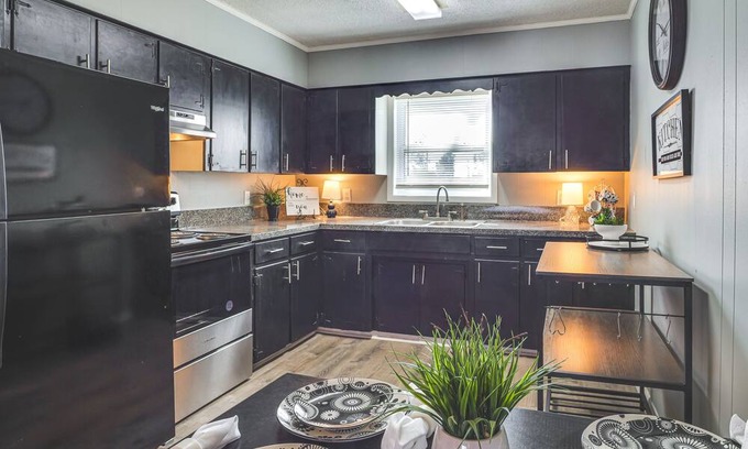 Manchester Apartamento | Pet-Friendly Manchester Apartment w/ Pool Access!