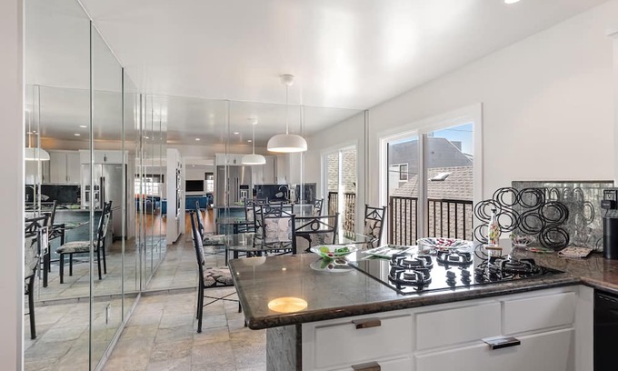 The Strand Casa | NEWLY RENOVATED HOME - Available August 2024 - 2 BLOCKS TO BEACH!