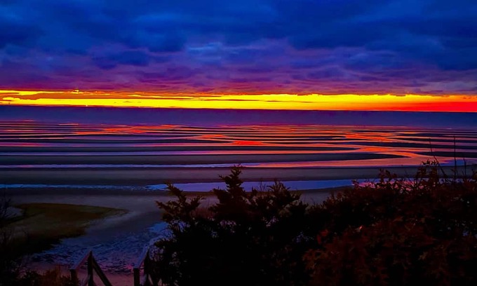 North Eastham Casa | Dragonfly: A Contemporary and Comfortable Classic, Spectacular View of the Bay!