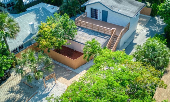 Sailboat Bend Casa | Las Olas Cabanas Unit #1 - Private Triplex Steps from Las Olas Blvd & Downtown