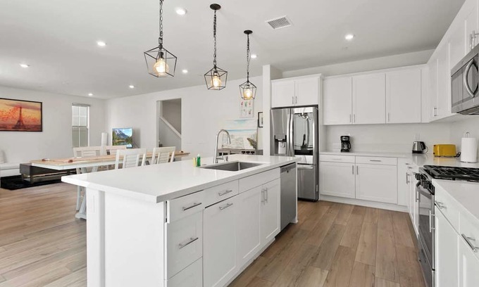 Rialto Casa | The Castle on Pinewood Ave #41514