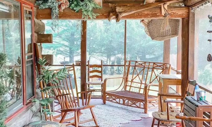 Phoenicia Cabina | The Highview, A Catskills Log Cabin