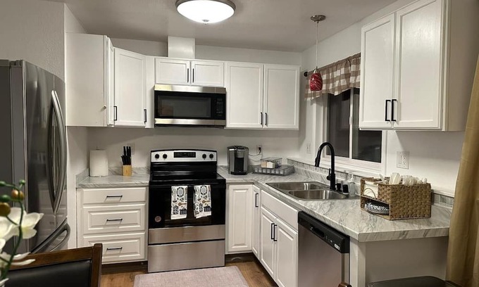 Northeast Anchorage Apartamento | Family friendly, centrally-located 10 minutes to Down town,15 min from airport