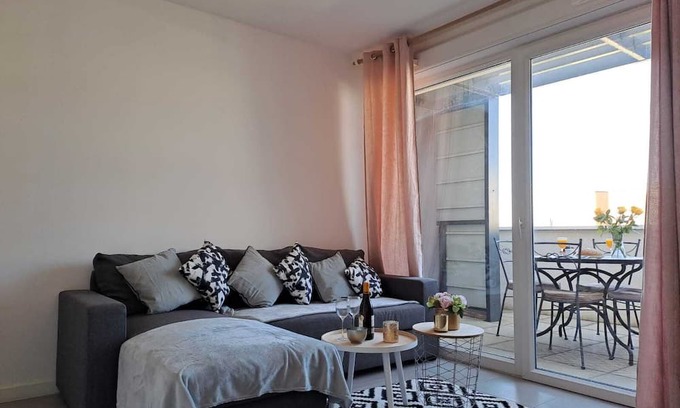 Mauguio Apartamento | Very quiet studio with a beautiful terrace