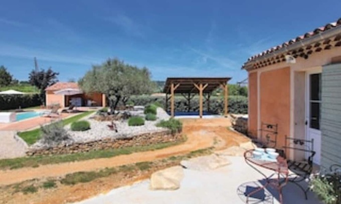 Mormoiron Casa | Holiday Home 'Gîte En Campagne Piscine Chauffée' with Mountain View, Garden and Wi-Fi