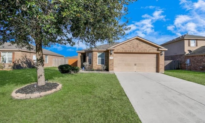 Iowa Colony Casa | $3500 Per/Mth, 4BRs, Gated Community