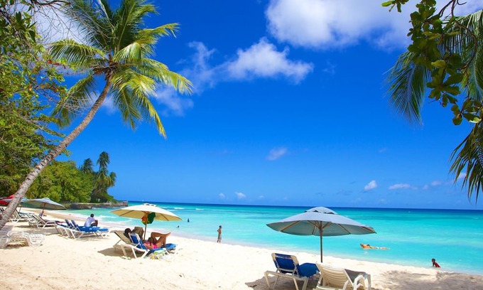 St. Lawrence Gap Casa | Perfect Getaway! 3 Relaxing Units w/Balcony | Steps Away from Dover Beach