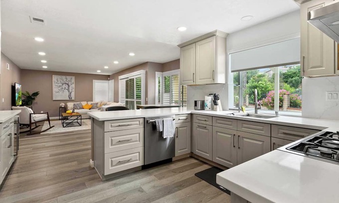 West Covina Casa | Hillside Retreat on Easthills Dr #41742