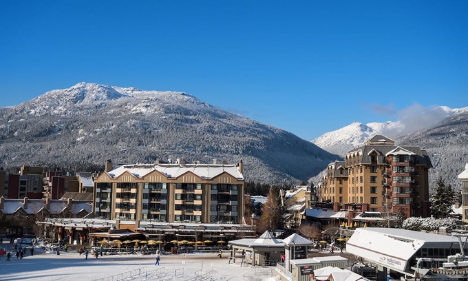 Whistler Creekside Condominio | *Creekside Oasis* 4 Bed w Pool & Hottub