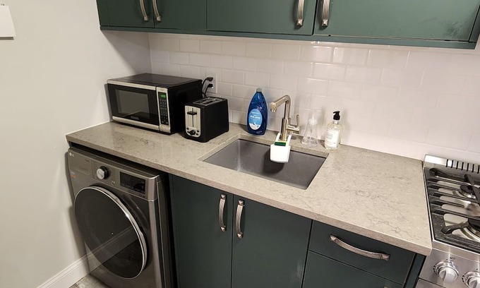 Hamden Condominio | Welcoming & Clean Condo near Hamden Shopping