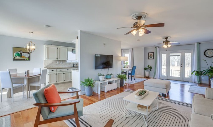 Wilsonville Casa | Riverfront Wilsonville Home w/ Dock & Fire Pit!