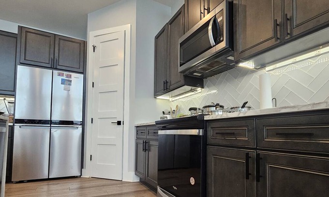 Point Venture Apartamento | 3BR/2BA Upper-Level Retreat. Lakeview. Community beach access.