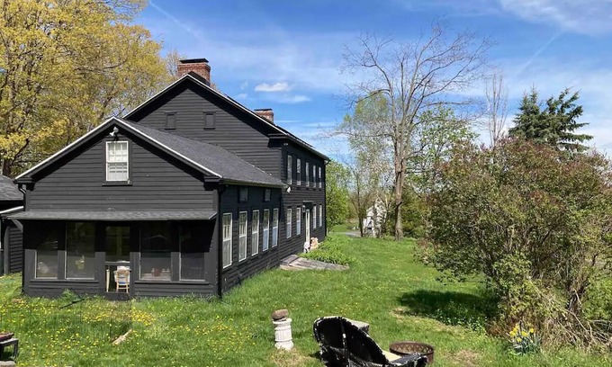 Oak Hill Otro | Farmhouse w/ Dance Studio & Pond in NE Catskills. Near Windham, Peace & Quiet!
