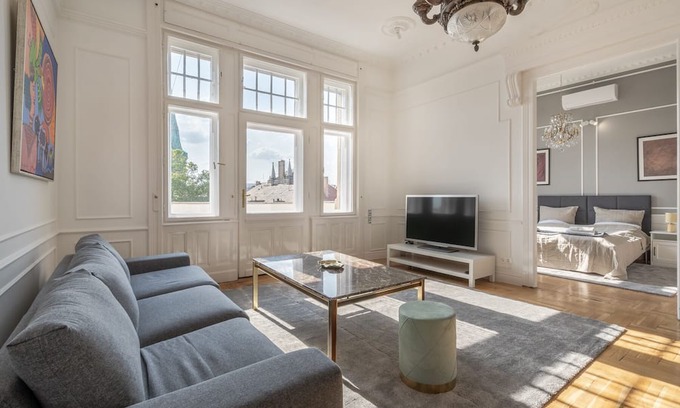 Csarnok negyed Apartamento | 3 BR Classical Apartment With a Modern Touch