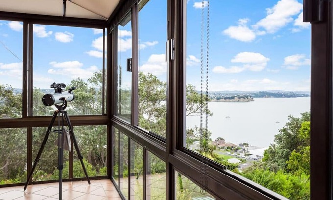 Tindalls Beach Casa | Harbour Retreat with sea views and BBQ