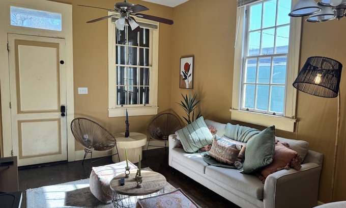 McDonough Casa | Walking distance from ferry which brings you to downtown!