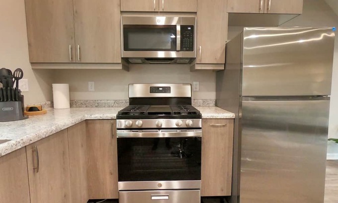 West Central Apartamento | Luxury Apt near Electric Works