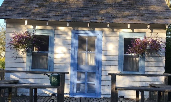 Fair Harbor Cabaña | Original 2-bedroom cottage in lovely Fair Harbor with WiFi