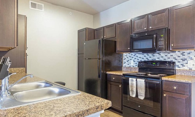 Brooks City Base Apartamento | Landing at The Anderson at Brooks - 2 Bedrooms in Stinson Airport Vicinity