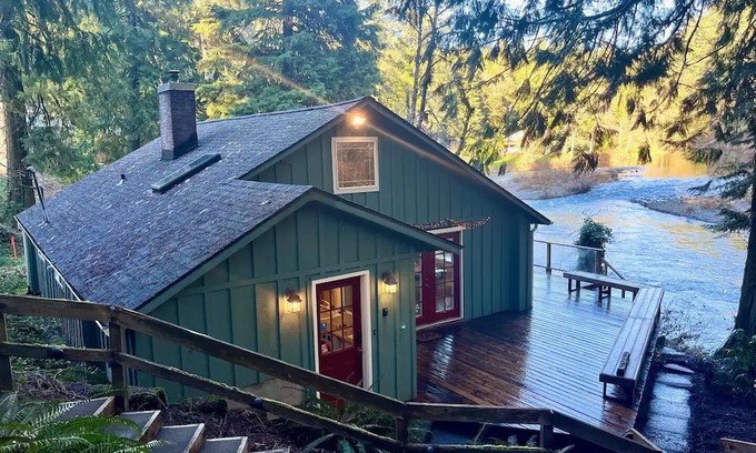 Kalama Cabina | Cozy Cabin on the River