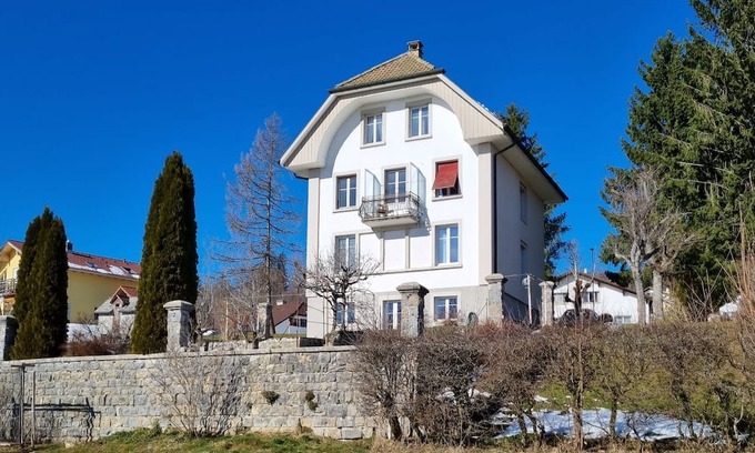 Les Breuleux Casa | Grande Maison sur Trois Étages, Endroit Calme. Animaux Acceptés