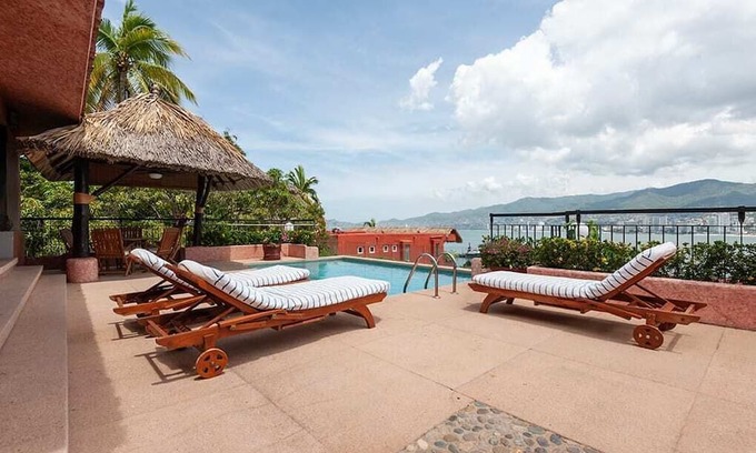 Playa Guitarron Casa | Spacious and Beautiful Beach House in Las Brisas