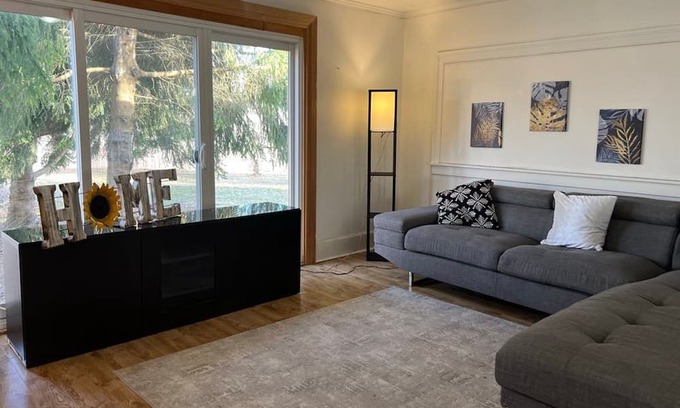 Central Elgin Cabaña | Tranquil Coastal Escape, minutes to Port Stanley Beach. Pet-Friendly!