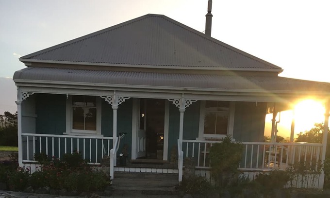 Waipu Cabaña | Flagstaff River Front Cottage, swimming, fishing and boat ramp.
