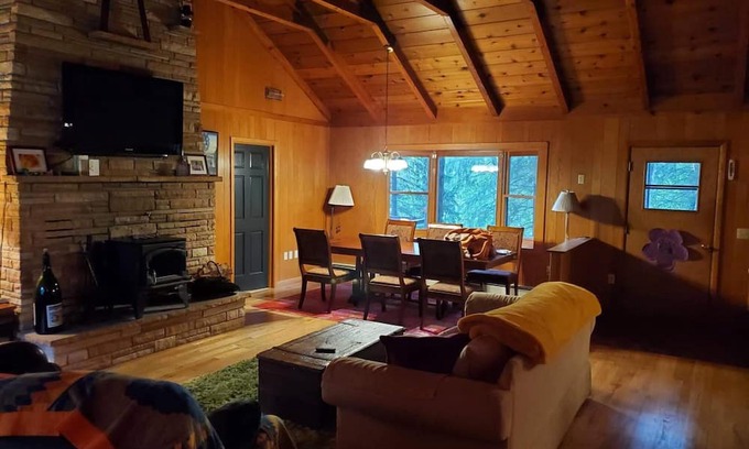 Amherst Cabaña | In-Town Cottage with in-Woods vibe