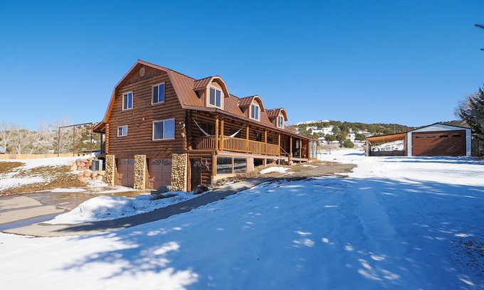 Coalville Cabina | Log home 5-bedroom 4-bath 15 min from Park City