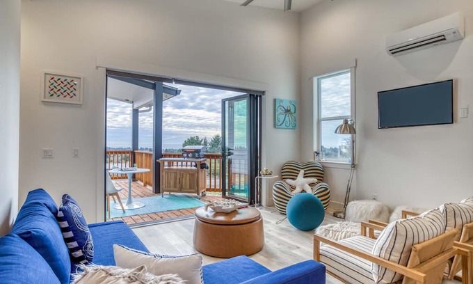 Neskowin Casa | Ocean Views, NanaWall Glass Doors, Chef’s Kitchen in New Build Above Neskowin!