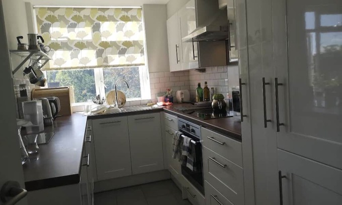 Holland Park Cabina | London/Kensington in suite double room for non smoking female professionals.