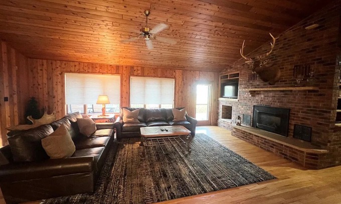 Richville Cabina | Cozy Lakefront Home, 3Br/2Bth Dead Lake, MN