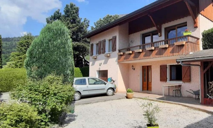Faverges-Seythenex Apartamento | Apartment 'Studio Pres Du Lac D'Annecy' with Mountain View, Private Garden and Wi-Fi