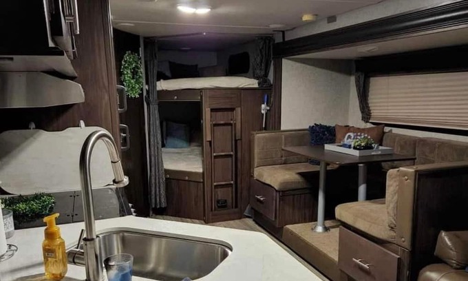 Happy Valley Casa | Cozy small camper in a quiet neighborhood and enjoy the sounds of nature