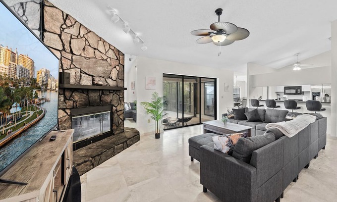 Fruitville Casa | Peaceful Waterview with Enclosed Pool and Serenity Water View
