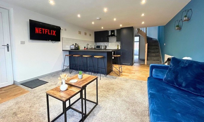 Doncaster Casa | Modern 3 Bedroom Home with Parking & Garden