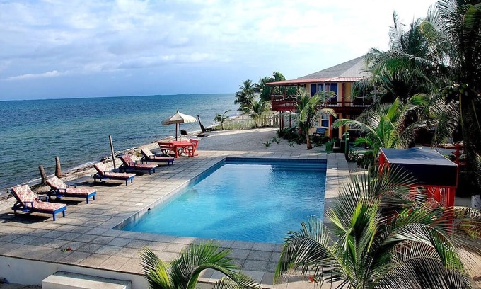 Placencia Apartamento | Nautical Inn 1-Spacious Bungalow on the Beach-Pool