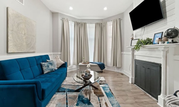 Woodlawn Apartamento | Stylish 3-BR Oasis, Free Parking + Laundry!