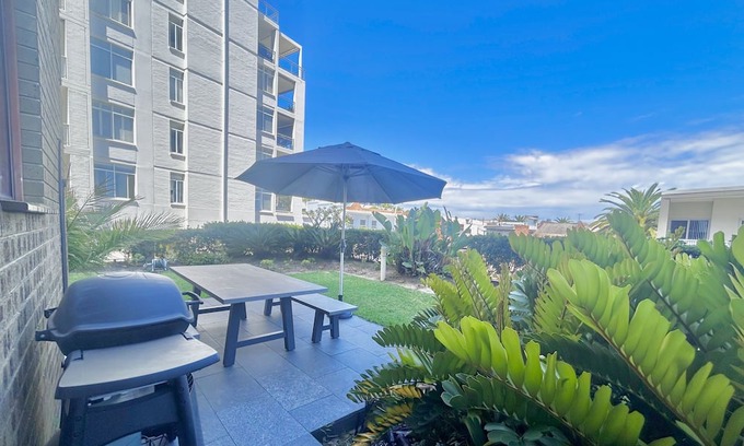 Cronulla Apartamento | SEASIDE BLISS: 2BR APARTMENT W/ SPACIOUS PRIVATE BACKYARD IN HEART OF CRONULLA