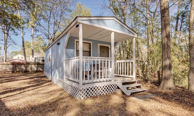 Willis Apartamento | Texas Tiny Home w/ Community Pool & Lake Access!